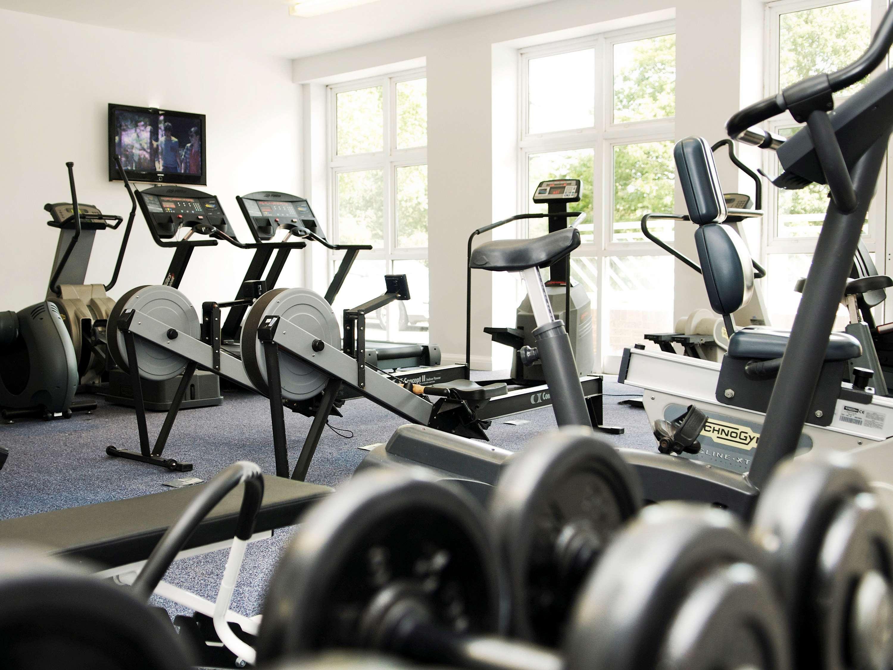 Mercure Leeds Parkway Hotel 3*