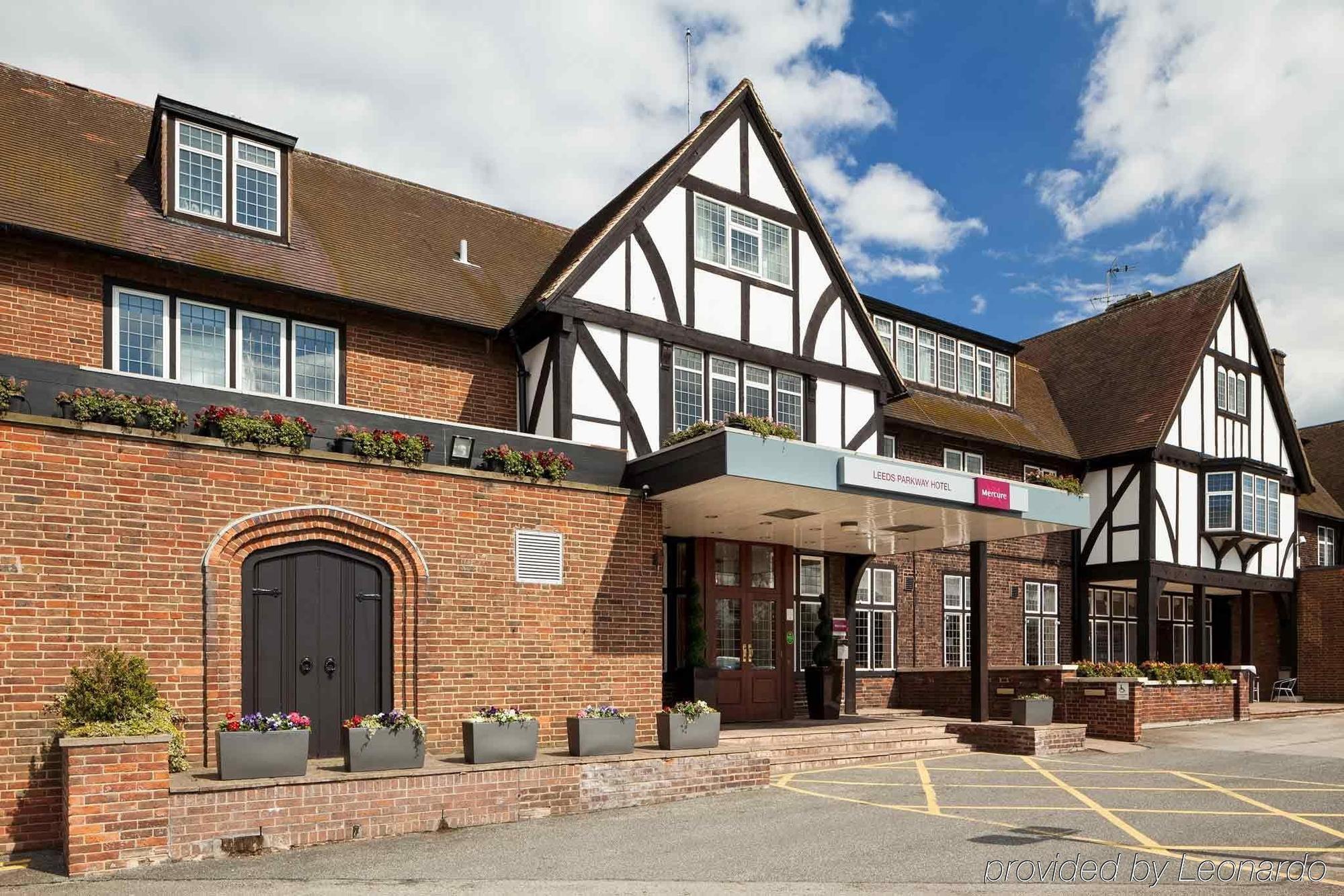 Mercure Leeds Parkway Hotel 3*