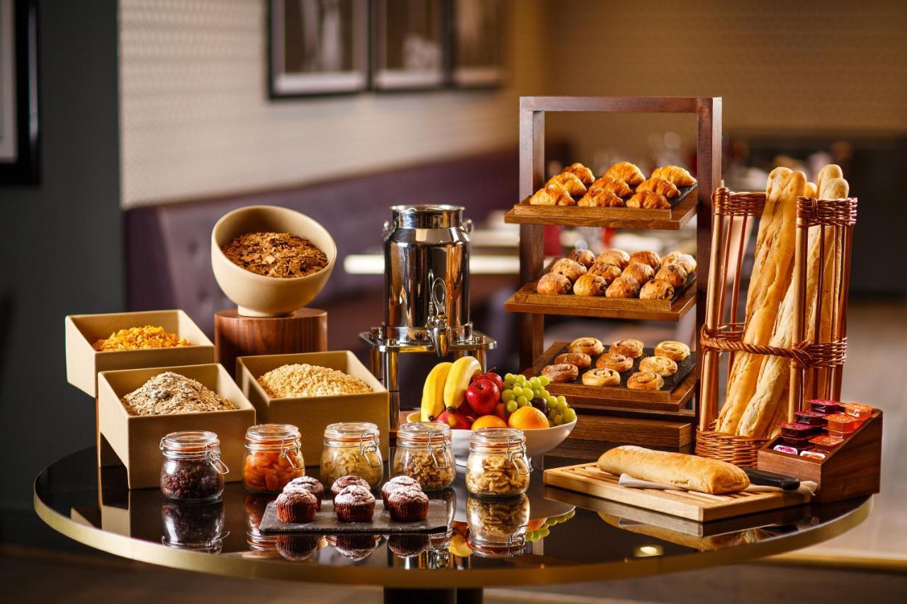 Mercure Leeds Parkway Hotel 3*